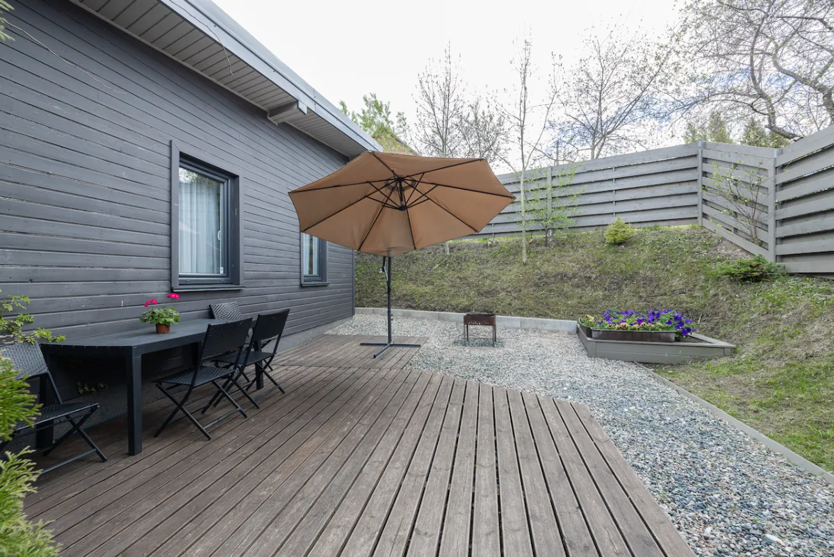 Six-person cabin with terrace, sauna, and hot tub — Dharma Stay (27)