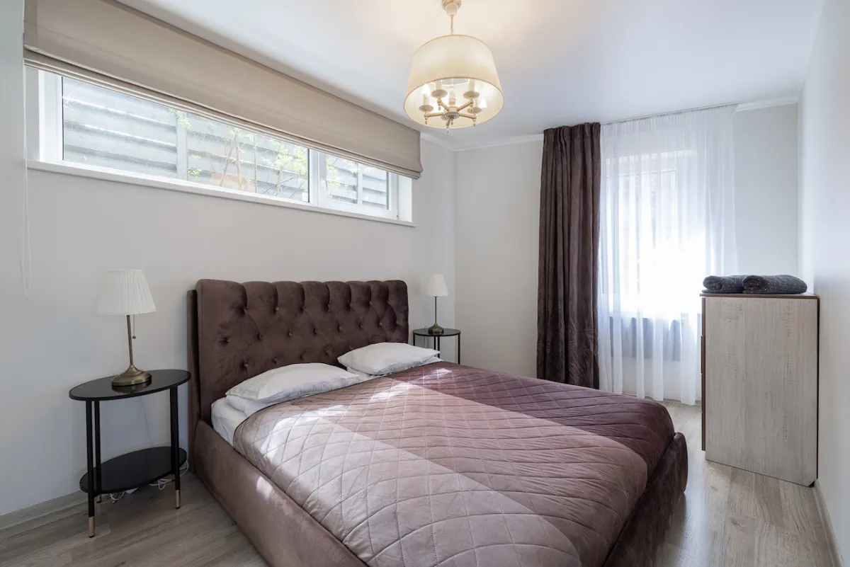 Six-person cabin with terrace, sauna, and hot tub — Dharma Stay (6)