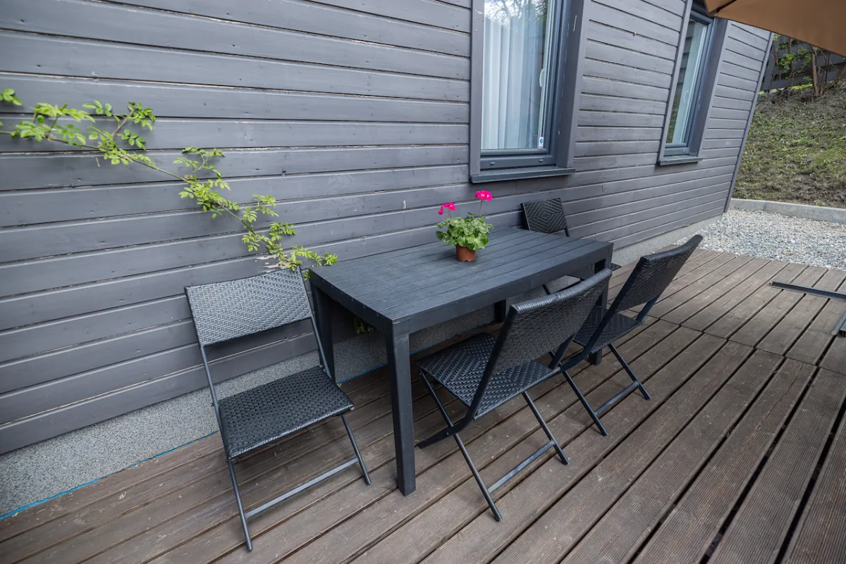 Six-person cabin with terrace, sauna, and hot tub — Dharma Stay (22)
