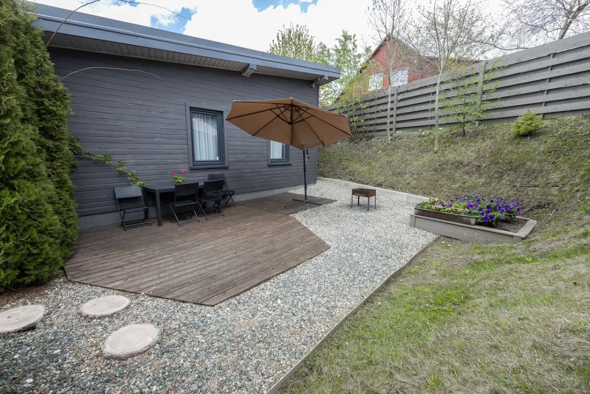 Six-person cabin with terrace, sauna, and hot tub — Dharma Stay (36)