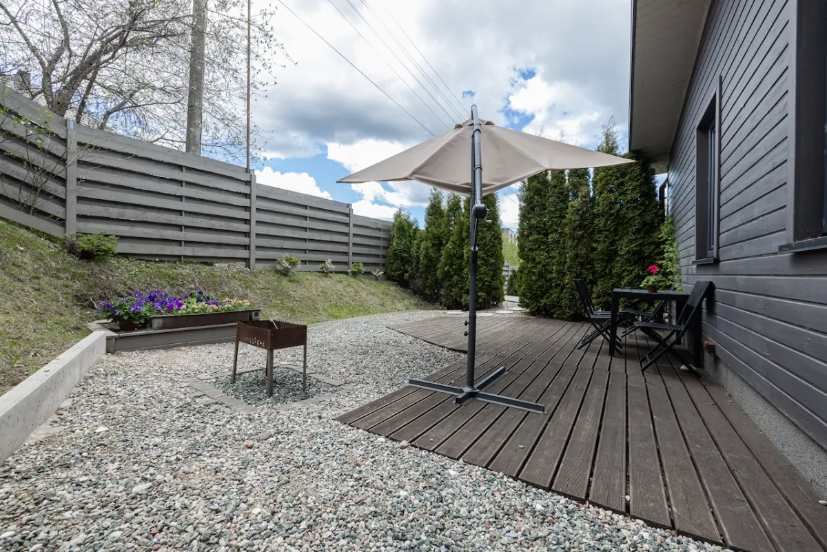 Six-person cabin with terrace, sauna, and hot tub — Dharma Stay (38)
